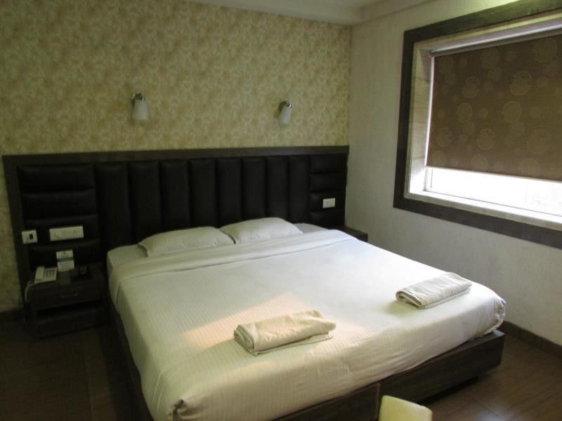 Hotel Emerald Calcutta Buitenkant foto