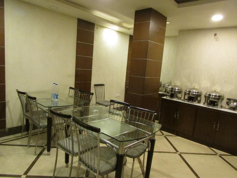 Hotel Emerald Calcutta Buitenkant foto