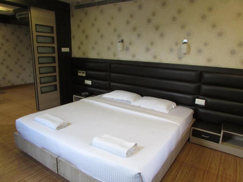 Hotel Emerald Calcutta Buitenkant foto