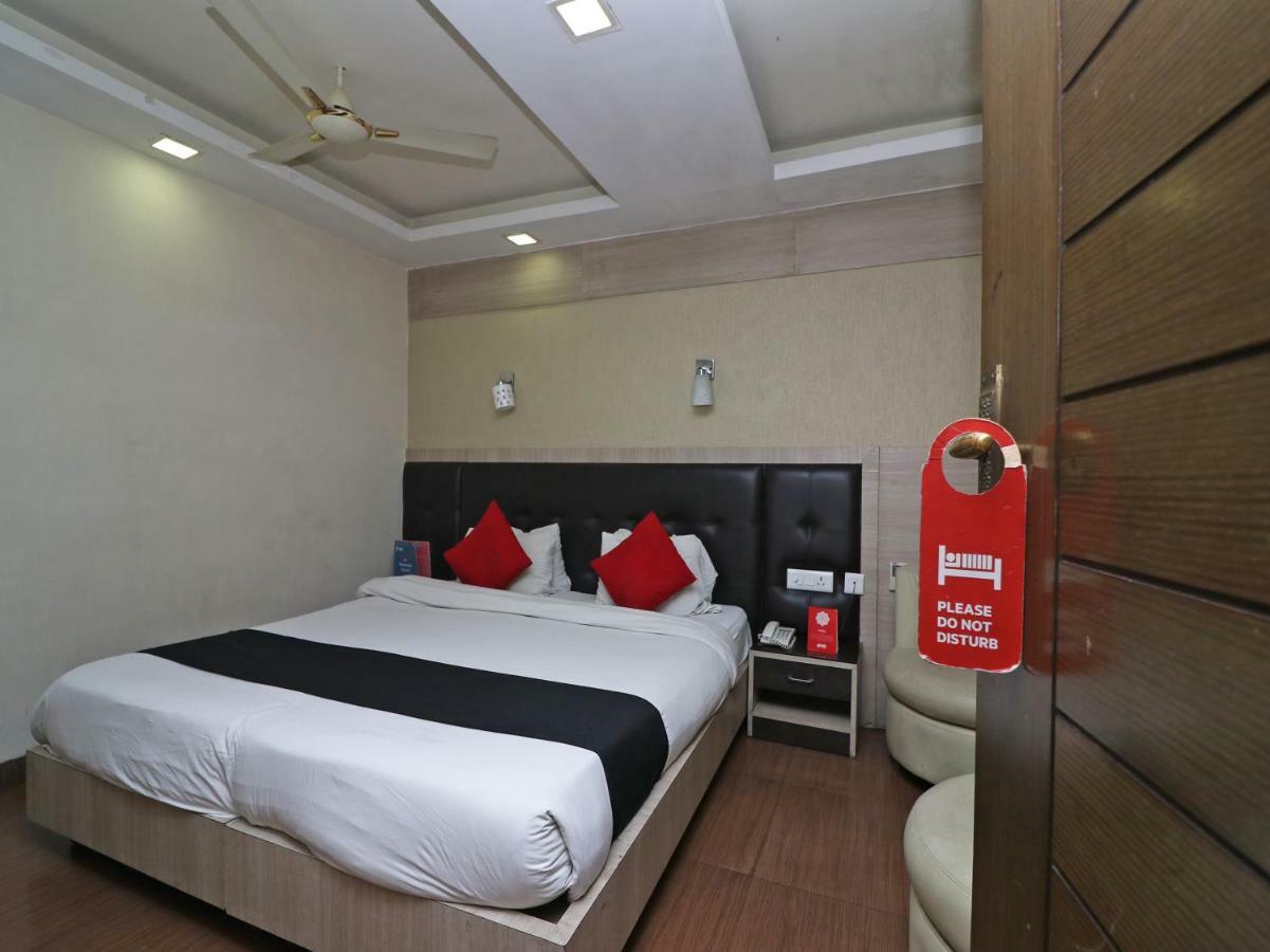 Hotel Emerald Calcutta Buitenkant foto