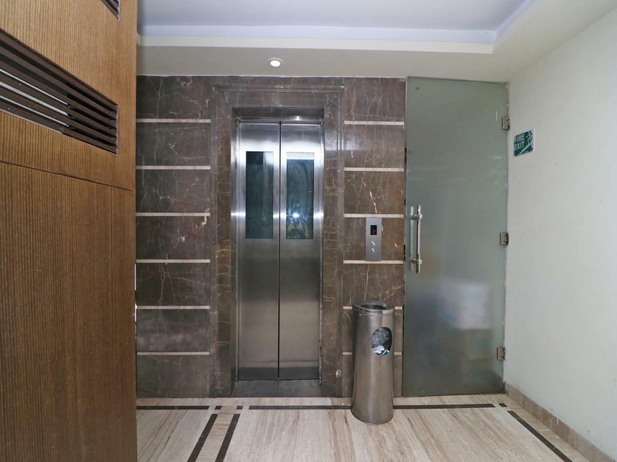 Hotel Emerald Calcutta Buitenkant foto
