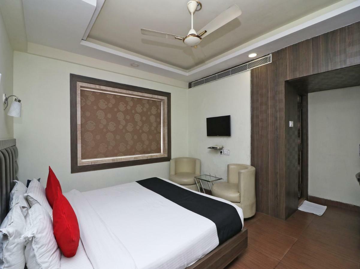 Hotel Emerald Calcutta Buitenkant foto