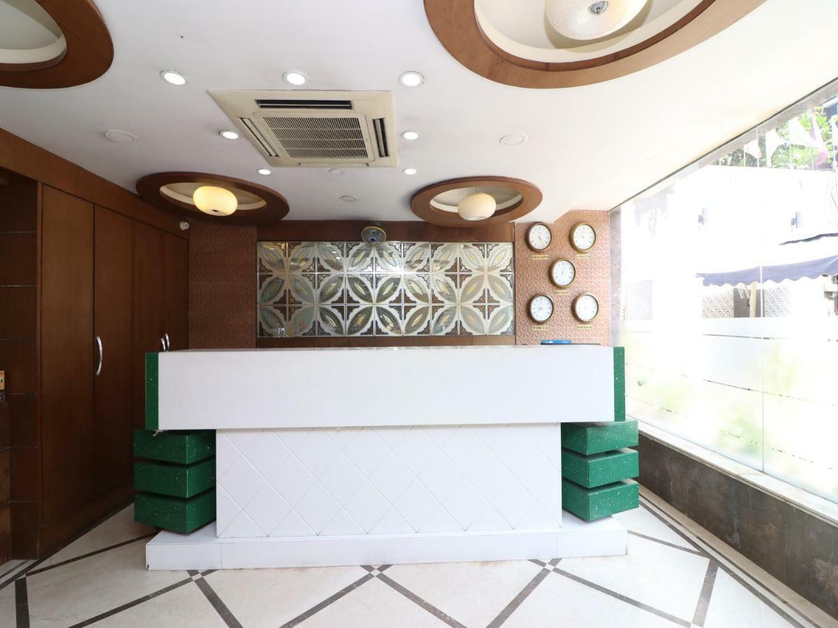 Hotel Emerald Calcutta Buitenkant foto