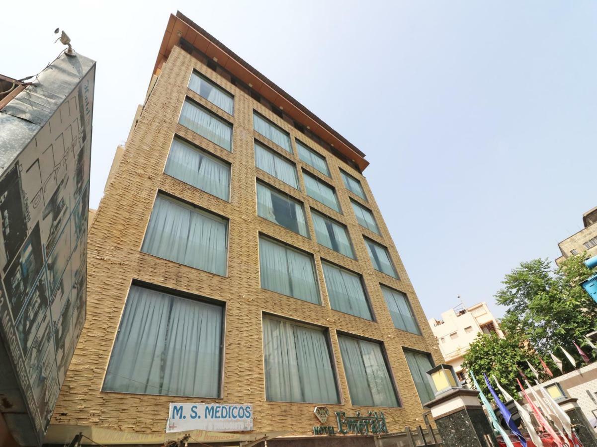 Hotel Emerald Calcutta Buitenkant foto