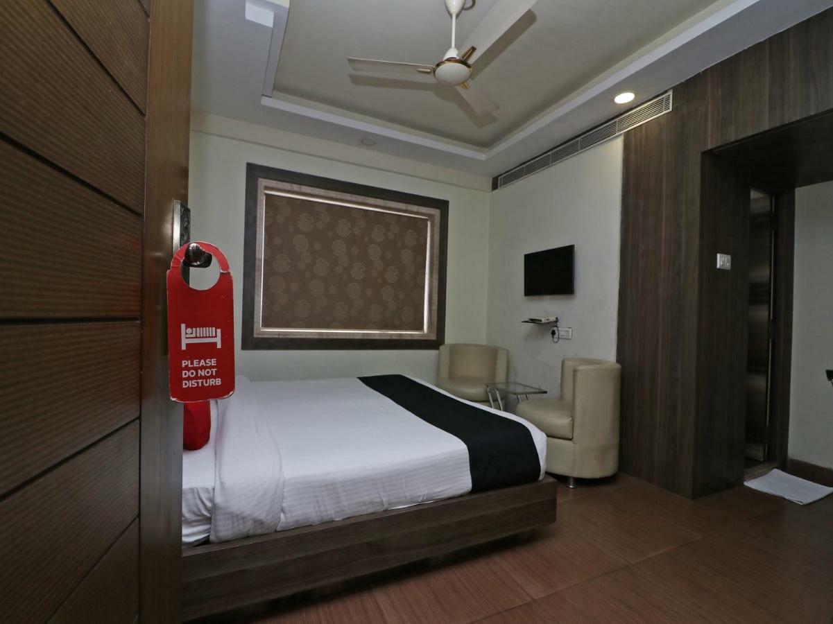 Hotel Emerald Calcutta Buitenkant foto