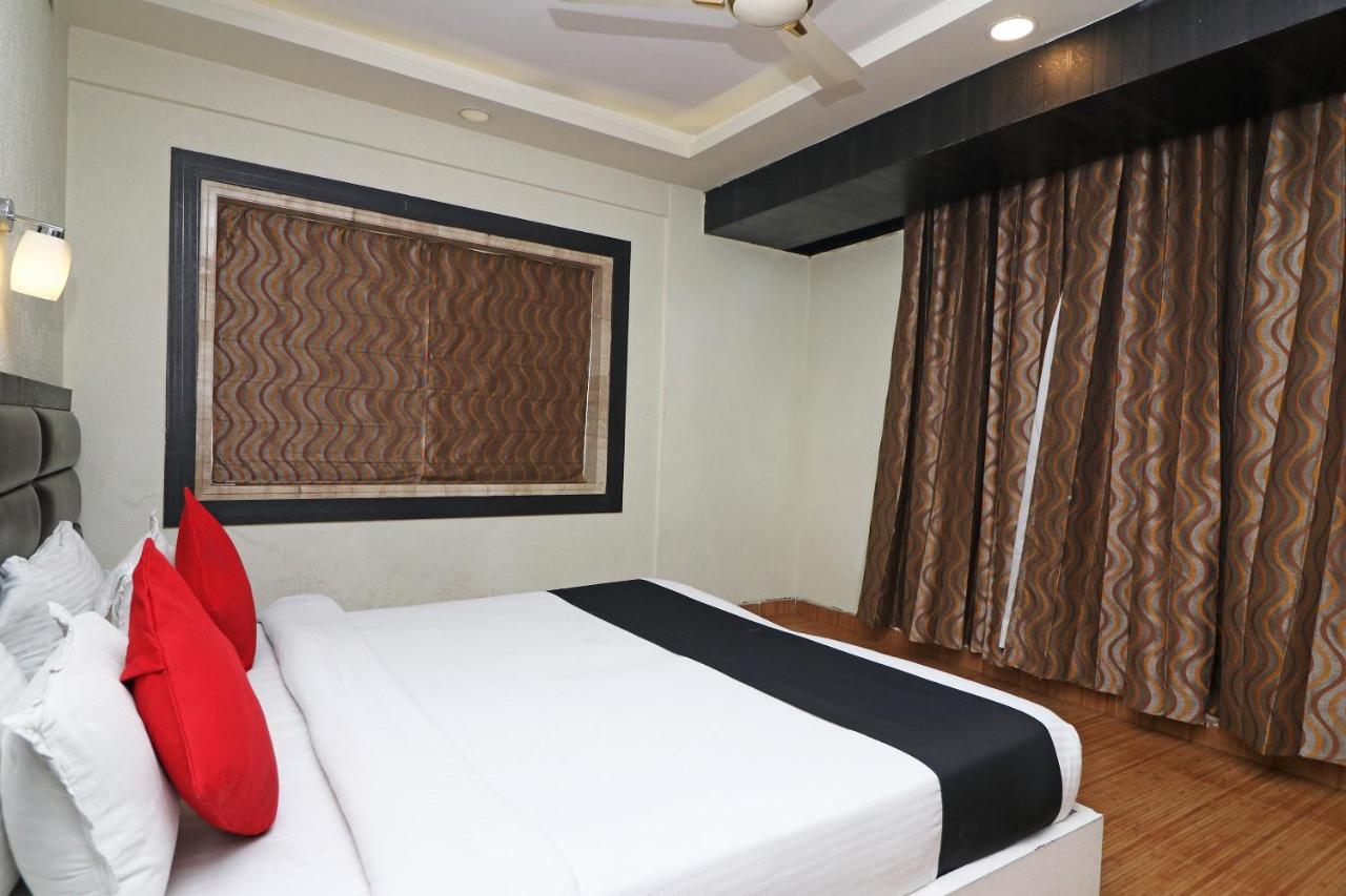 Hotel Emerald Calcutta Buitenkant foto
