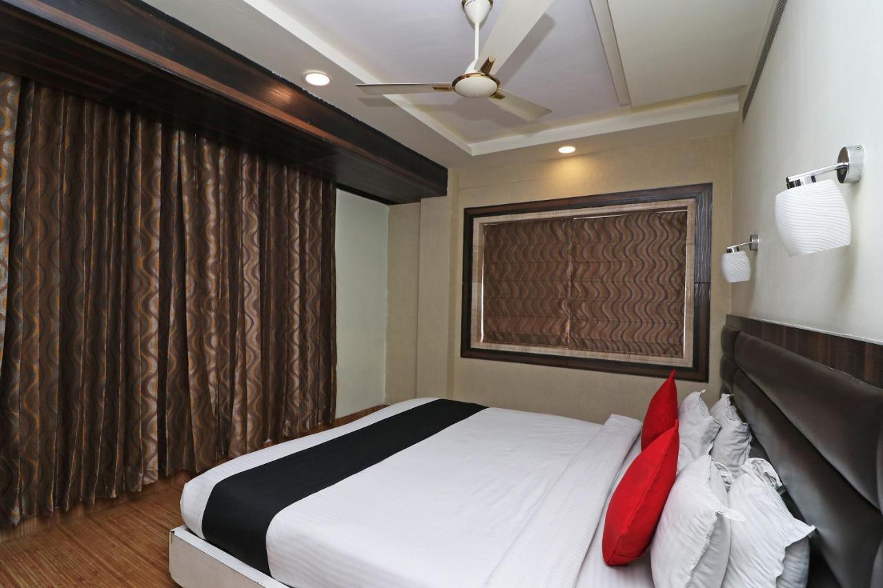 Hotel Emerald Calcutta Buitenkant foto