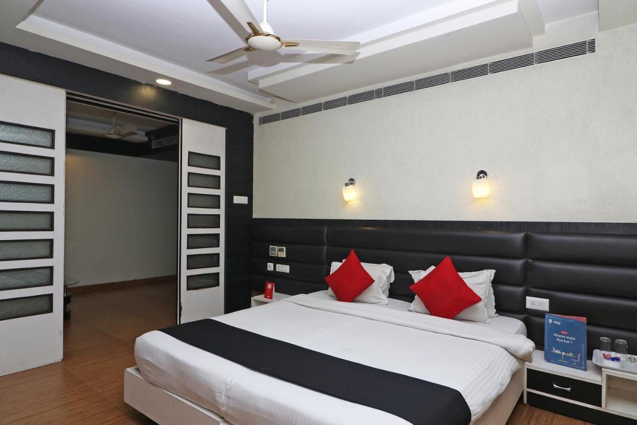 Hotel Emerald Calcutta Buitenkant foto