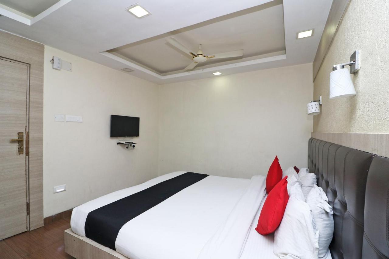 Hotel Emerald Calcutta Buitenkant foto