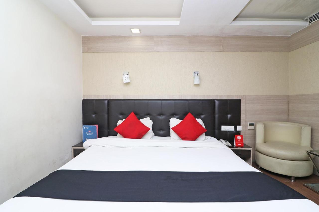 Hotel Emerald Calcutta Buitenkant foto