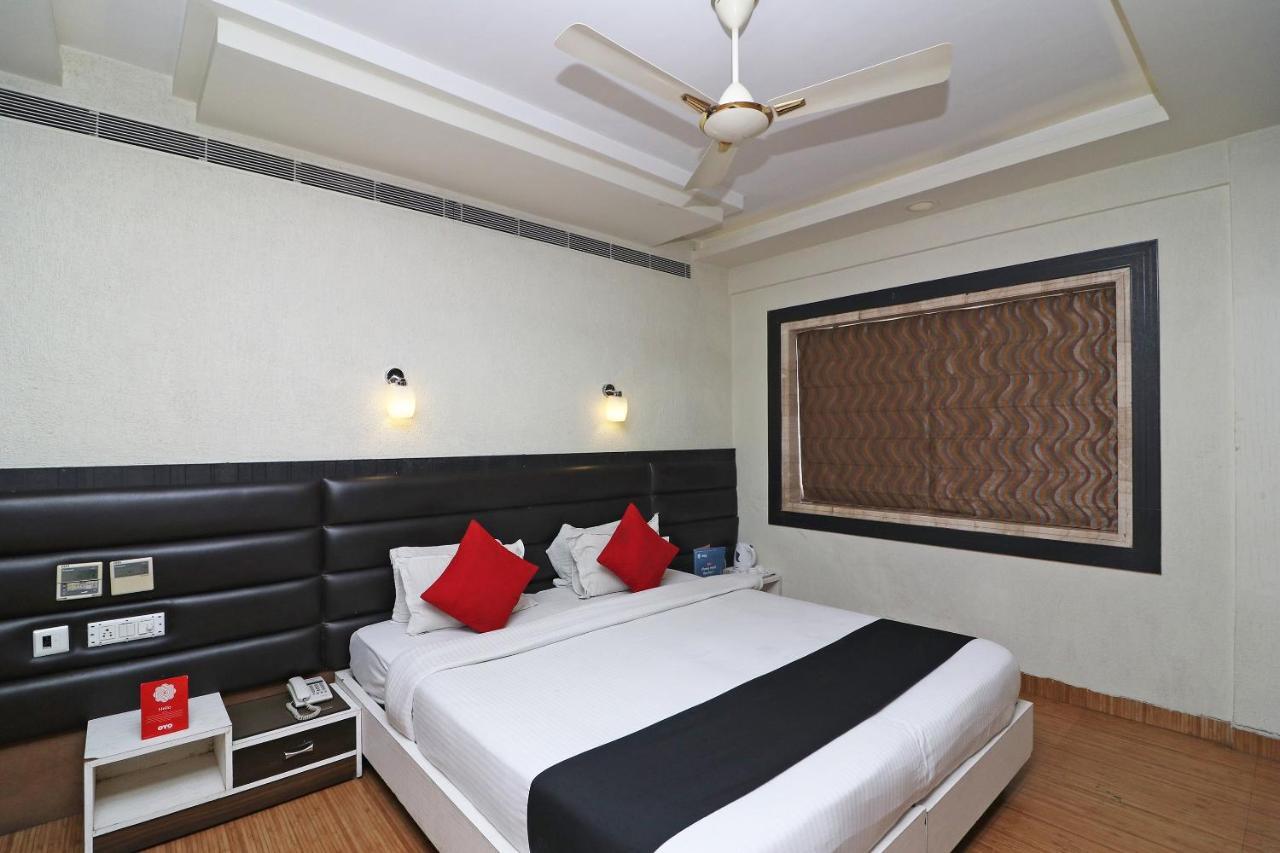 Hotel Emerald Calcutta Buitenkant foto