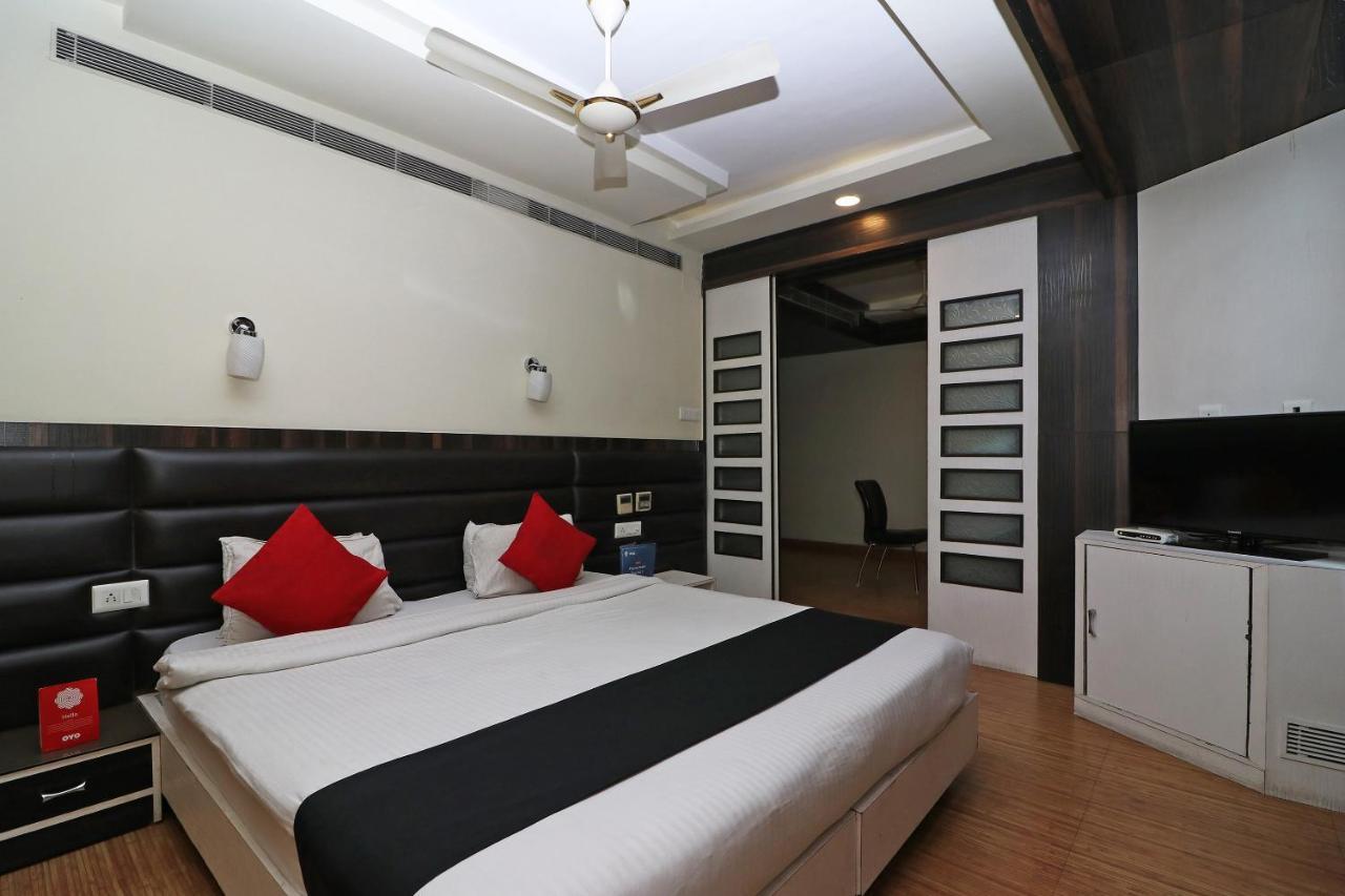 Hotel Emerald Calcutta Buitenkant foto
