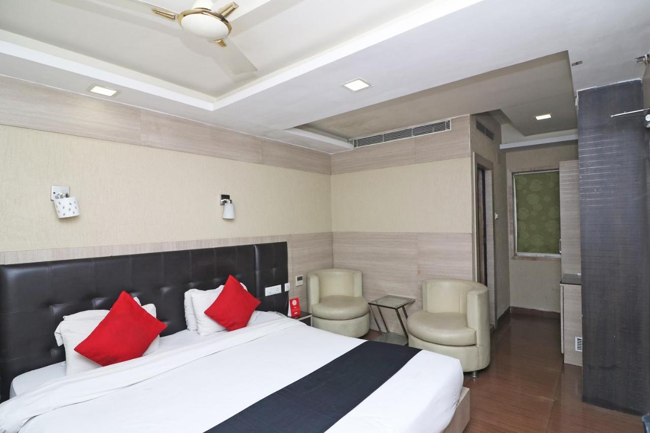 Hotel Emerald Calcutta Buitenkant foto