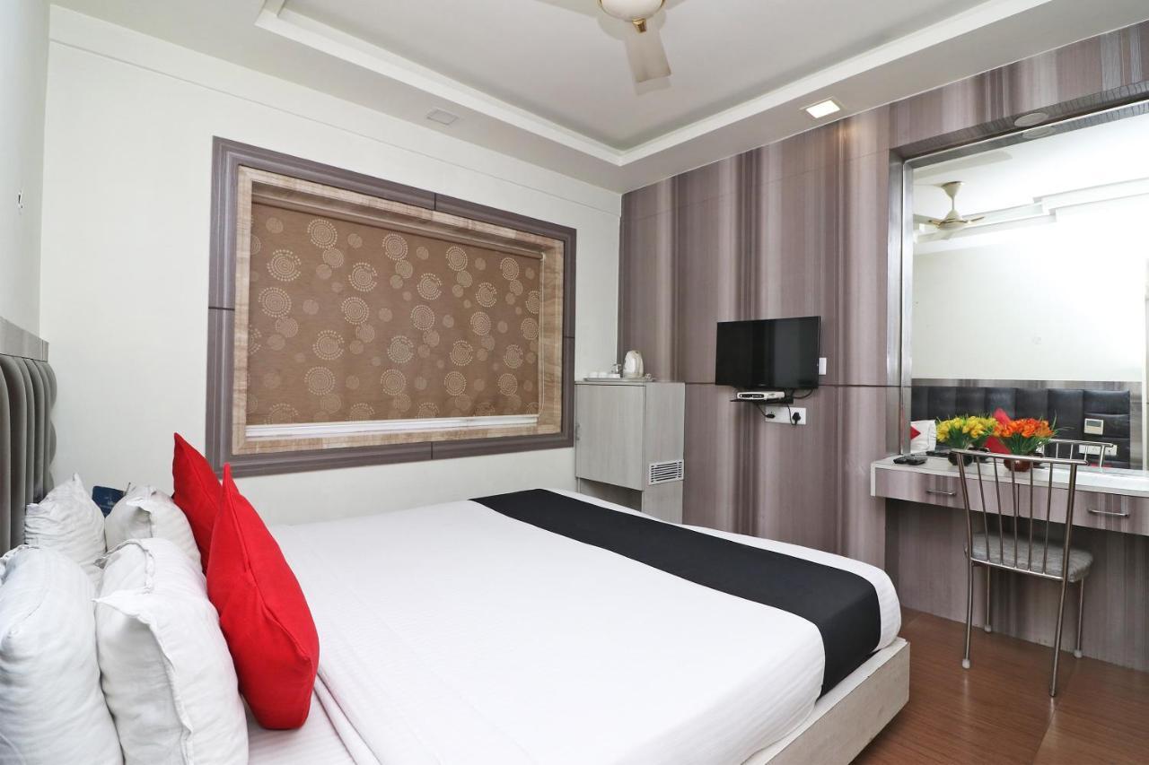 Hotel Emerald Calcutta Buitenkant foto